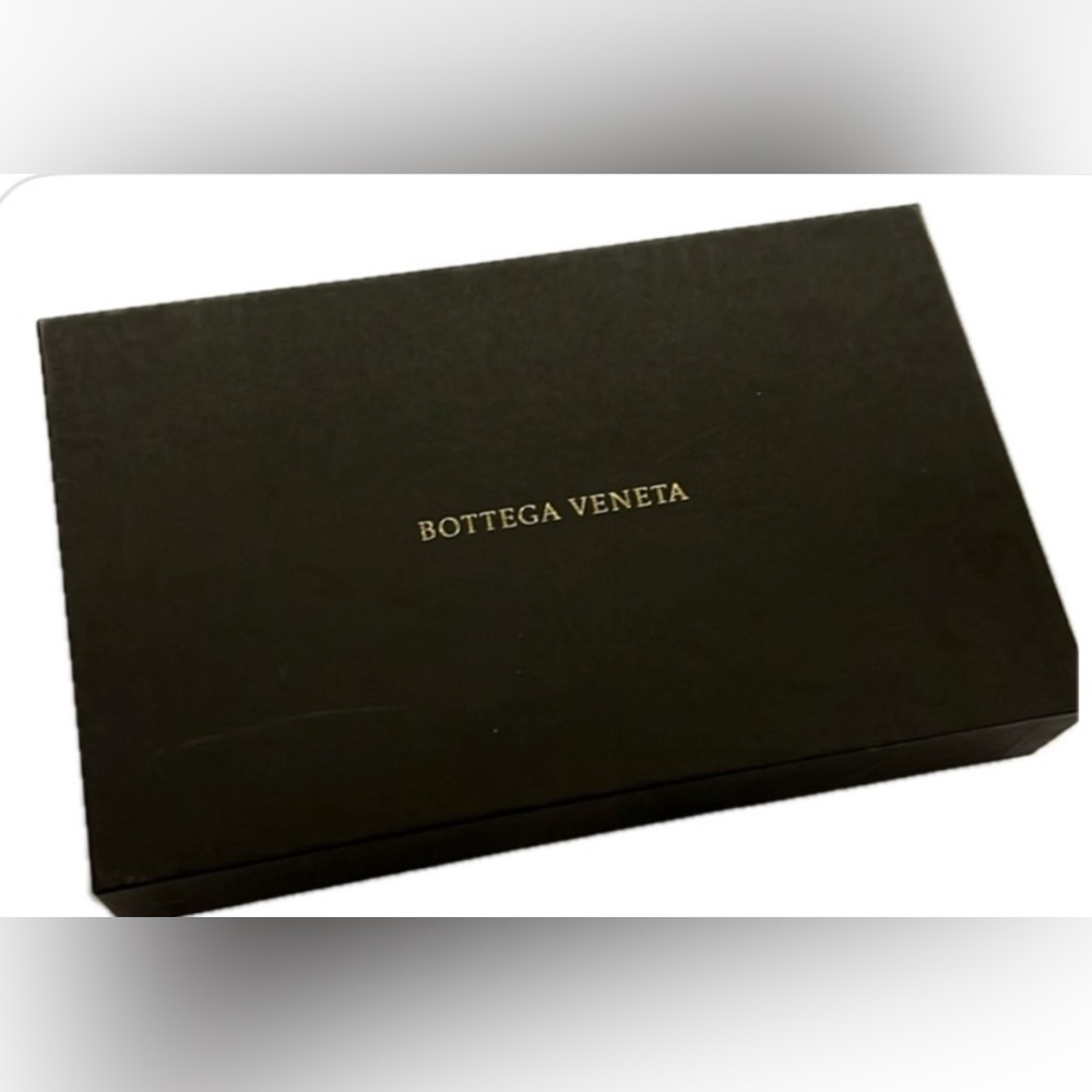 New Bottega Veneta Black Wallet Box w/card and envelope